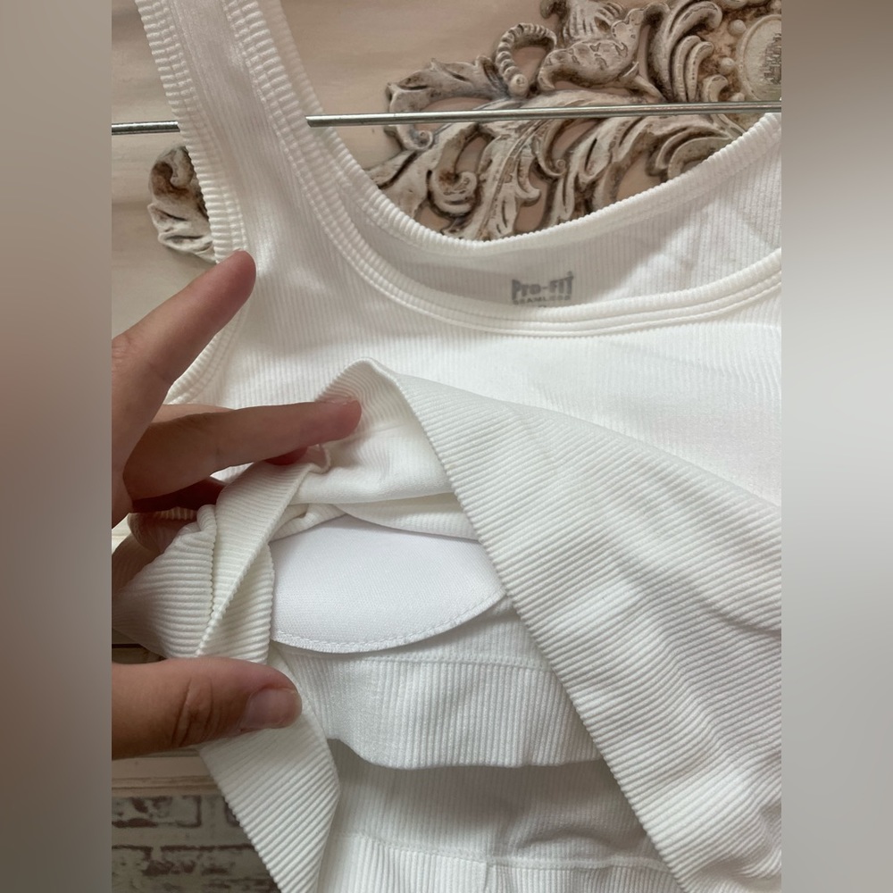 Tank top - Picture 2 of 3